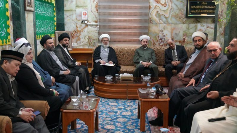 المؤتمرون وصفوه برجل الانسانية  الشيخ الكربلائي يلتقي رجال دين من الازهر والزيتونة وقساوسة