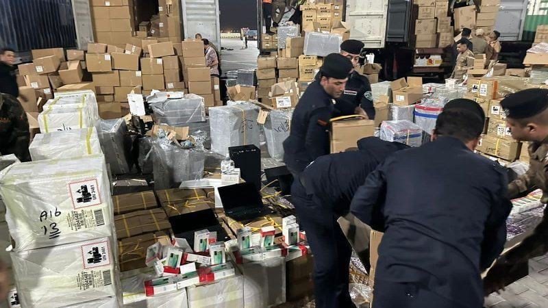 ضبط (8) حاويات مخالفة لشروط وضوابط الاستيراد معدة للتهريب في منفذ ميناء ام قصر الشمالي