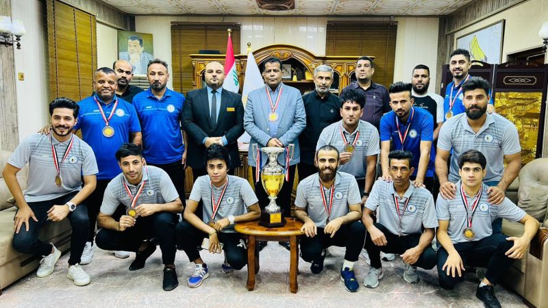 #النجار يستقبل بمكتبه في مديرية بلدية البصرة فريق البلدية بكرة القدم بعد حصوله على المرتبة الثالثة في بطولة الشركات