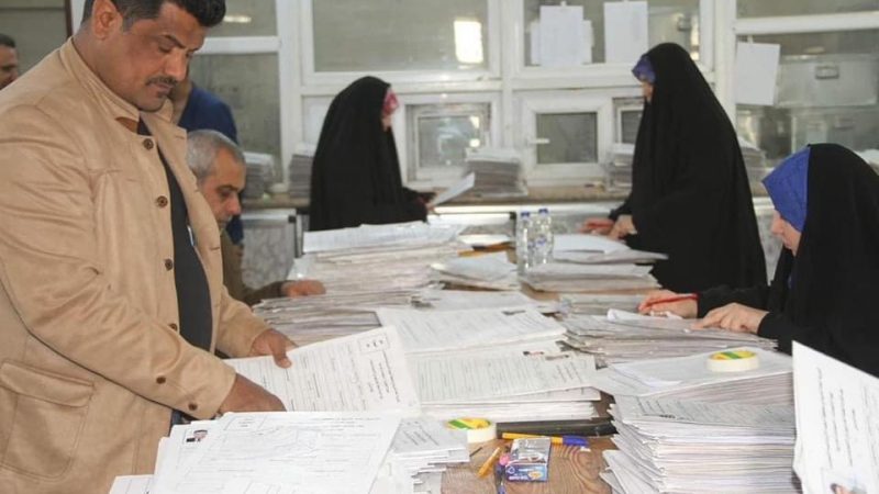 تربية النجف تنجز أكثر من ألف وثيقة مدرسية مؤمنة إلكترونياً.. ومديرها العام يثمن عمل قسم الامتحانات ويوعز بتبسيط الإجراءات