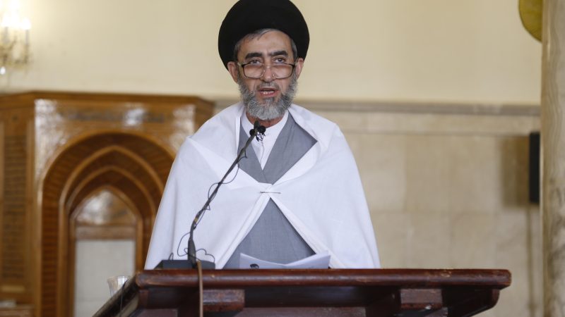 إمام جمعة الكوفة يخاطب المتربعين على دكات الحكم: بعتم أبناء شعبكم من أجل حطام الدنيا