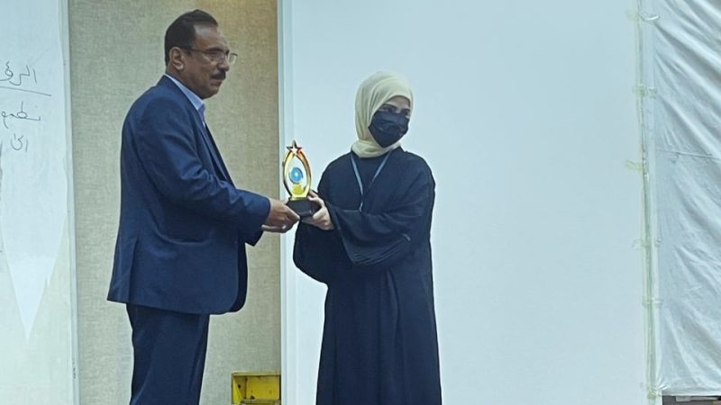 تكريم سوسن الموسوي عضو لفريق فان كوخ بجائزة أفضل عمل فني