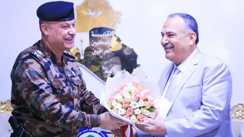 قائد شرطة النجف يزور نقابة الصحفيين العراقيين ويقدم التهاني والتبريكات في عيدهم 155.