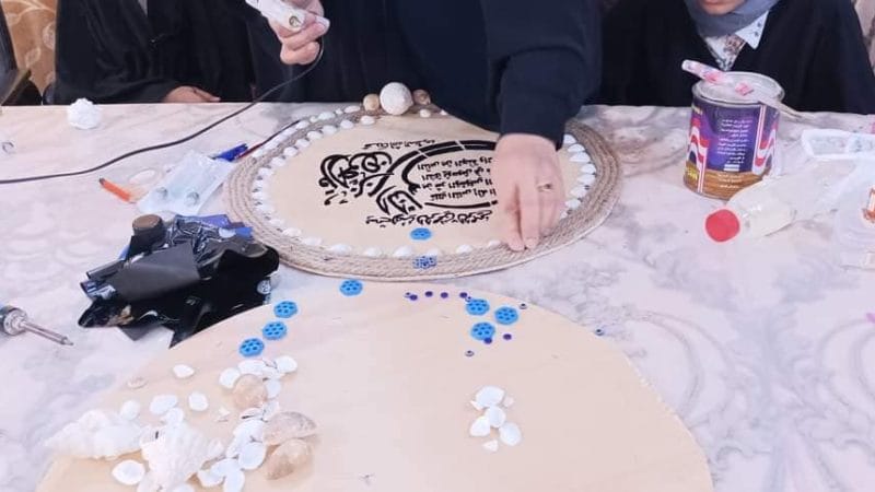 منتدى الزهراء النسوي ينظم ورشة فنية لتعليم اللوحات الجدارية