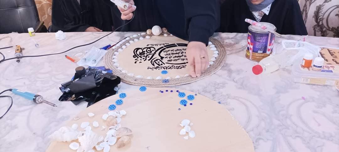 منتدى الزهراء النسوي ينظم ورشة فنية لتعليم اللوحات الجدارية