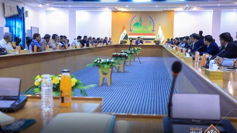 محافظ النجف الاشرف المهندس يوسف گناوي يترأس الاجتماعُ الدَوريّ لمدراء الوحداتِ الاداريّة والدوائر في ديوان المحافظة.