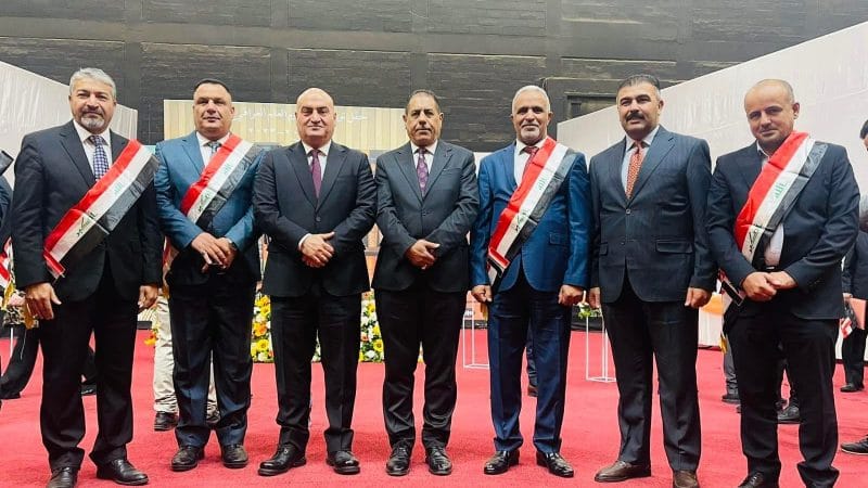 معالي وزير التعليم العالي والبحث العلمي يُكرم نخبة من أساتذة جامعة القادسية لفوزهم بجائزة يوم العلم.