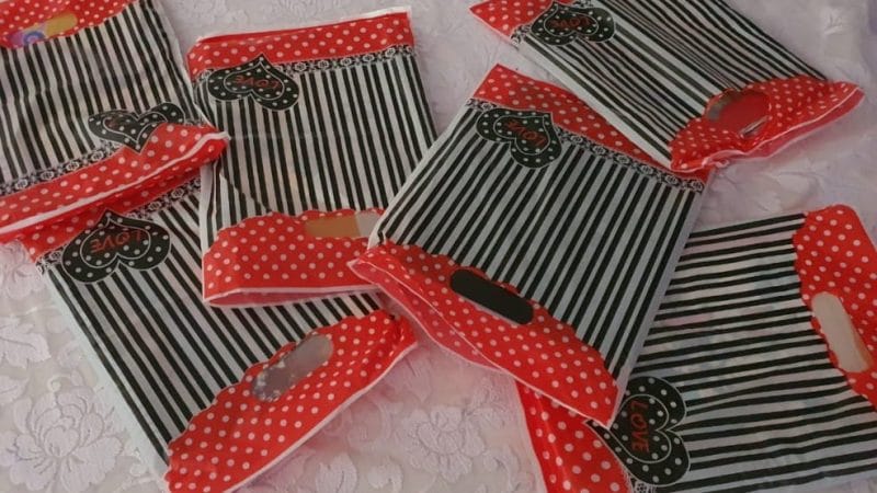 توزيع هدايا عينية لمجموعة من الطالبات بمناسبة عيد الطالب