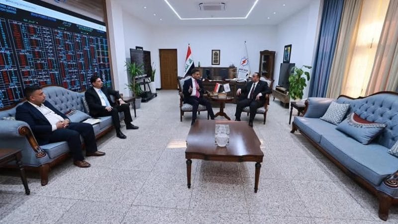 محمد الحسناوي يلتقي معالي وزير الكهرباء.