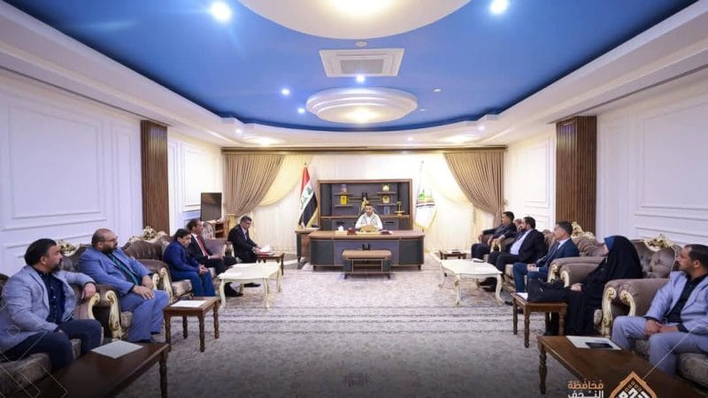 محافظ النجف الاشرف يؤكد أهمية التعاون بين المصارف والدوائر الحكومية لتسهيل الخدمات المالية