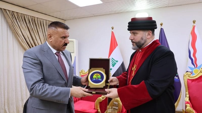 وزير الداخلية يزور بطريرك الكنيسة الشرقية القديمة في العراق والعالم