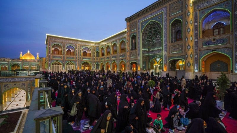 نساء بغداد في زيارة  للعتبة العلوية المقدسة