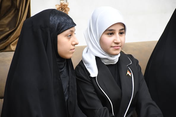النجف بين نجوم الوطن العربي: فاطمة وحيدر يمثلان العراق في نهائيات مسابقة القراءة بالإمارات