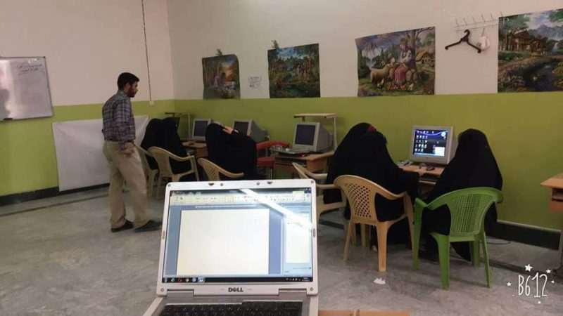 تعليم اللغة الإنجليزية والحاسوب: دعم متواصل لتمكين النساء في النجف