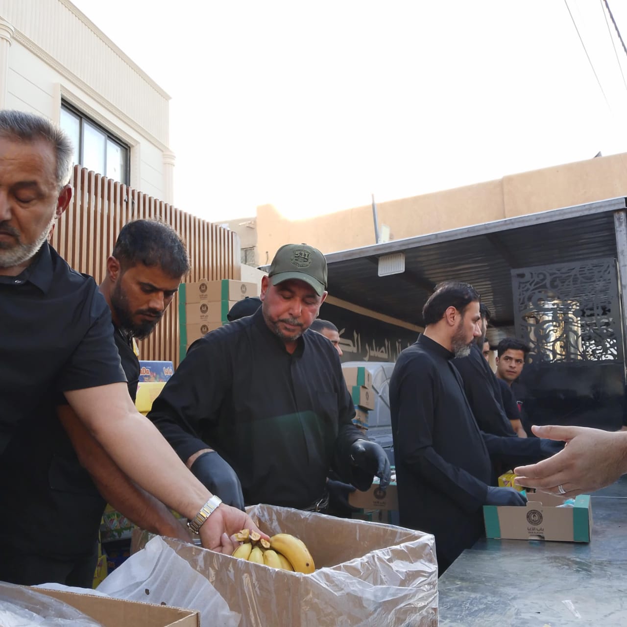 تقديم وجبات الطعام مستمر على مدار الساعة