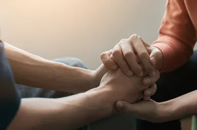 أم لا تعرف الاستسلام في أزقة النجف