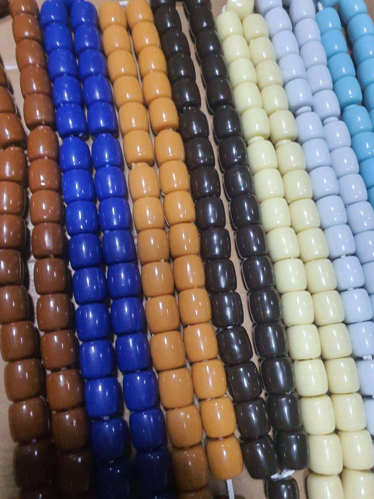 أم علي… سيدة السبح التي صنعت لنفسها مجداً من الخرز 