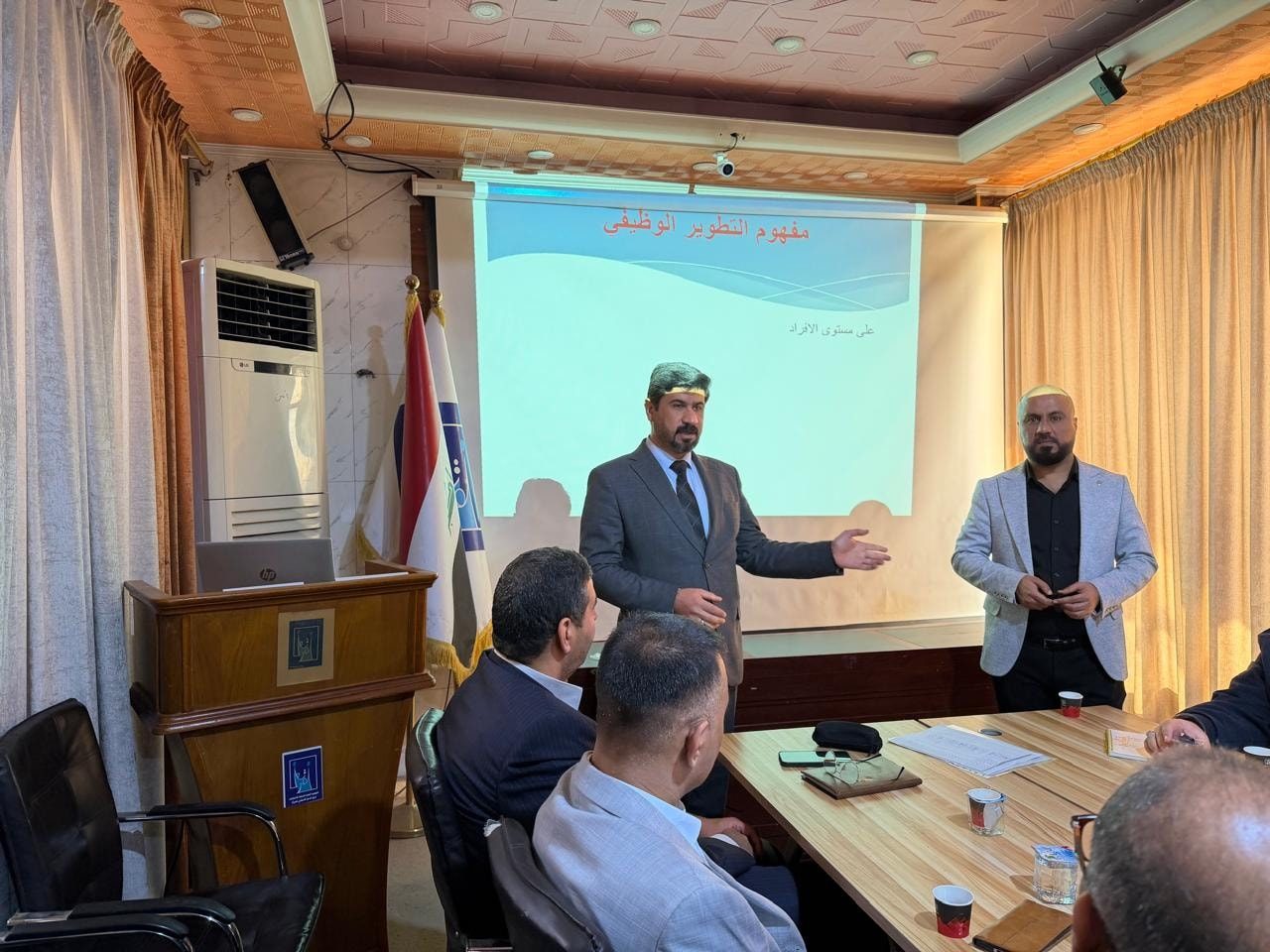 مكتب انتخابات النجف الأشرف يُنظم دورة تدريبية لتعزيز كفاءة كوادره الإدارية والقانونية