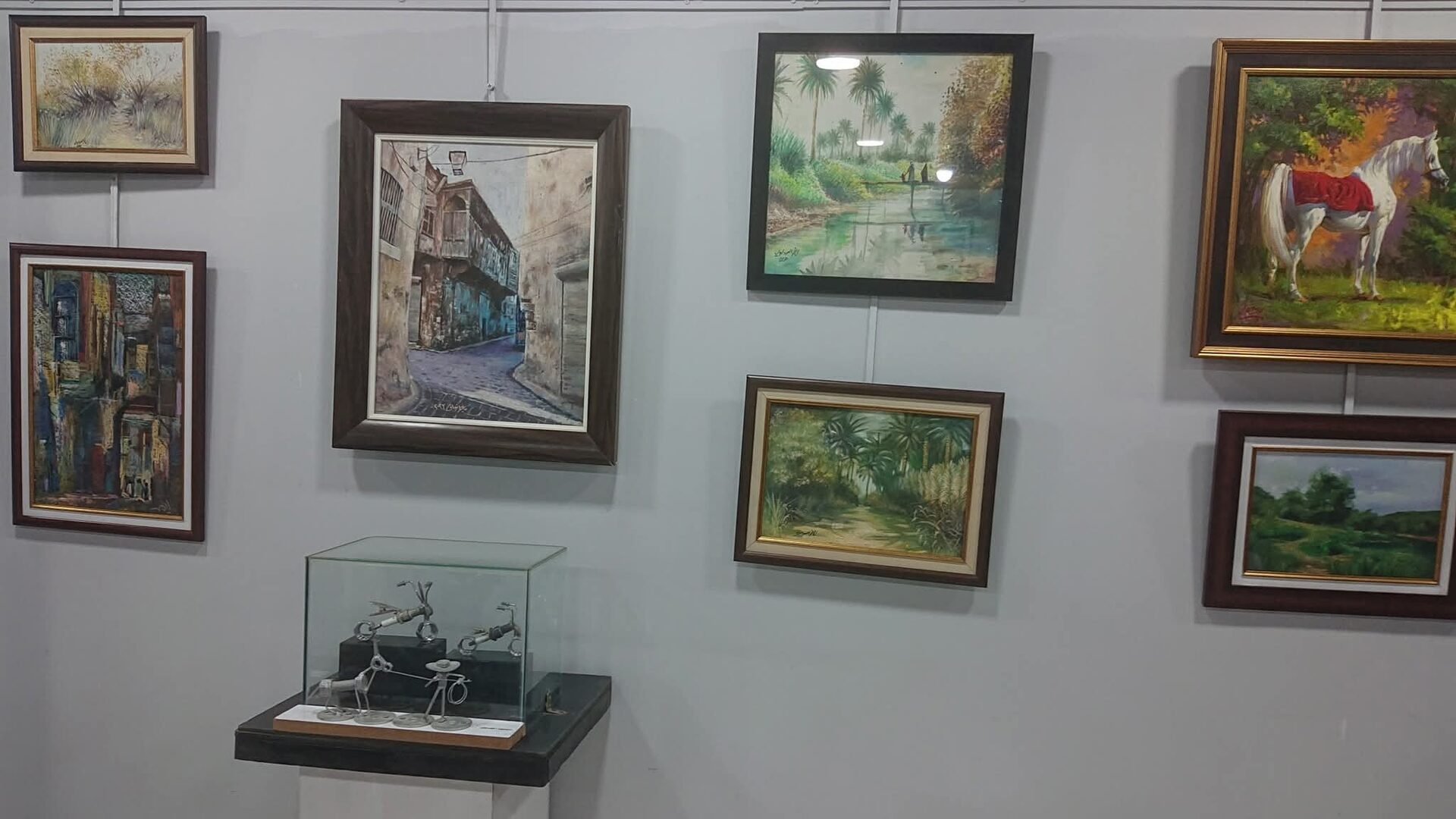 افتتاح معرض «تشكيليات نجفيات» وسط حضور ثقافي 